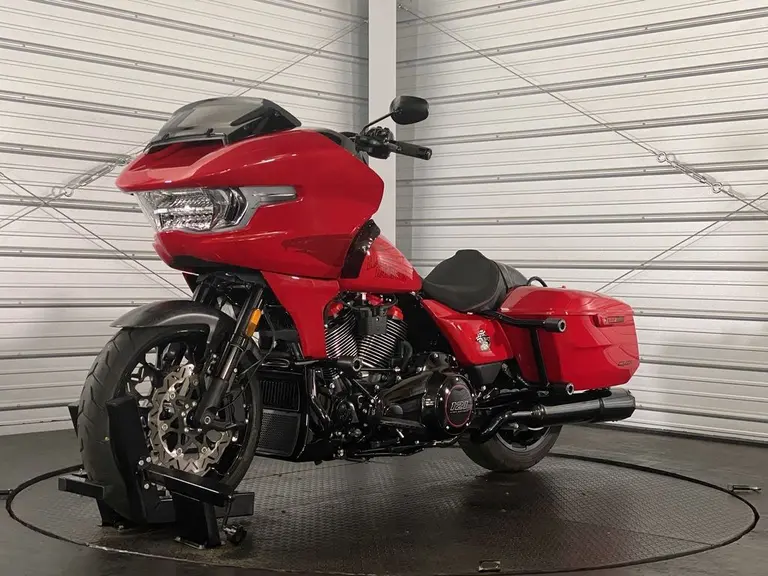 2025 Harley-Davidson CVO Road Glide ST photo 1