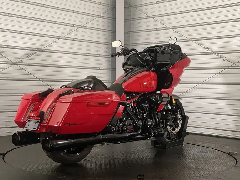 2025 Harley-Davidson CVO Road Glide ST photo 5