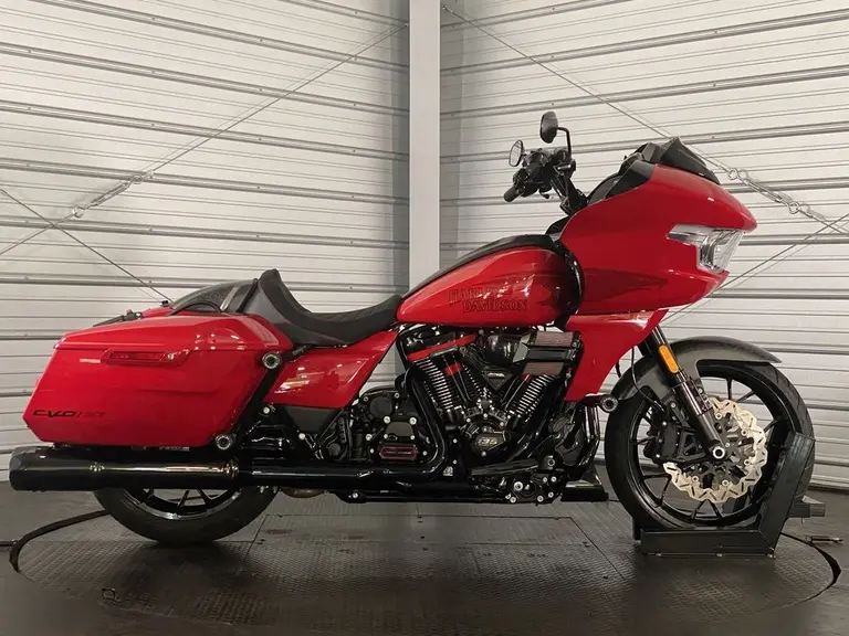 2025 Harley-Davidson CVO Road Glide ST photo 6