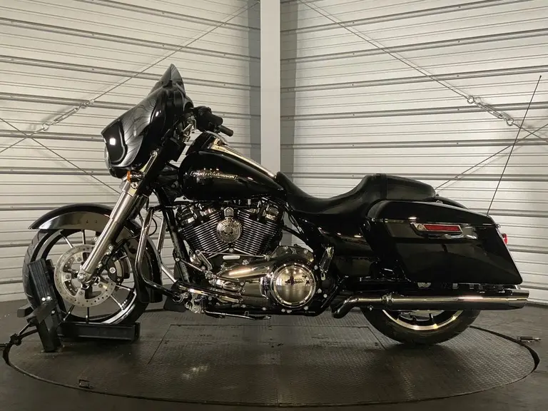 2023 Harley-Davidson Street Glide