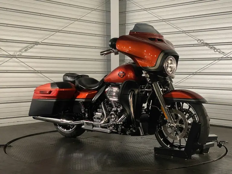 2018 Harley-Davidson CVO Street Glide