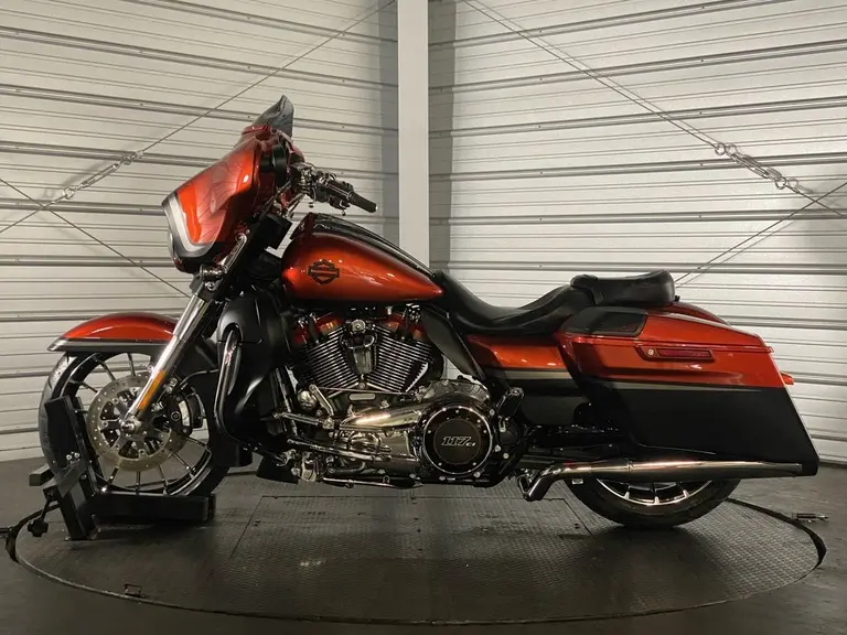 2018 Harley-Davidson CVO Street Glide