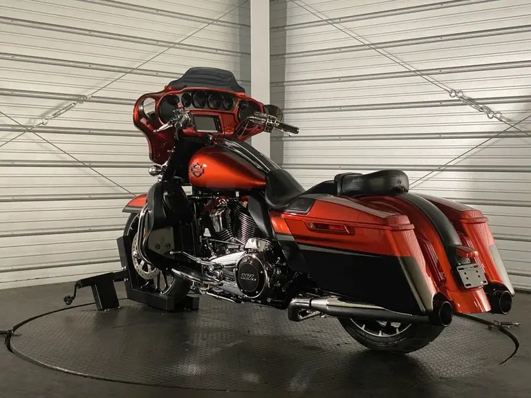 2018 Harley-Davidson CVO Street Glide