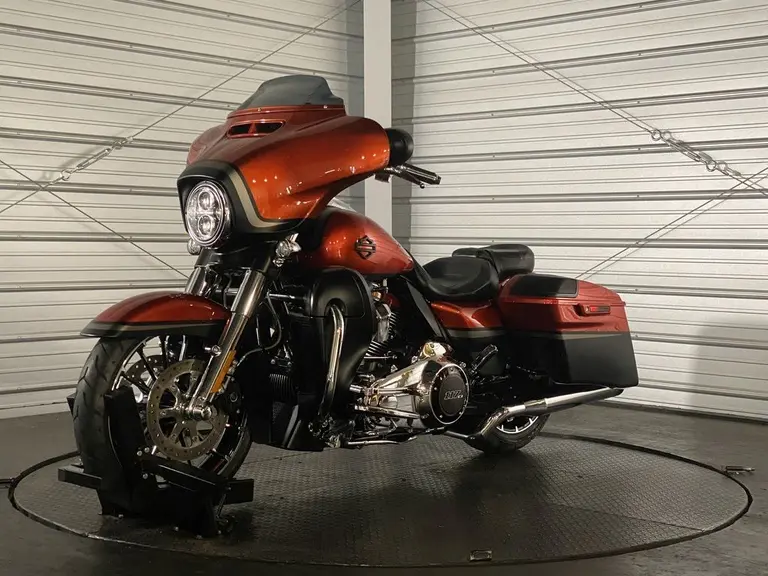 2018 Harley-Davidson CVO Street Glide