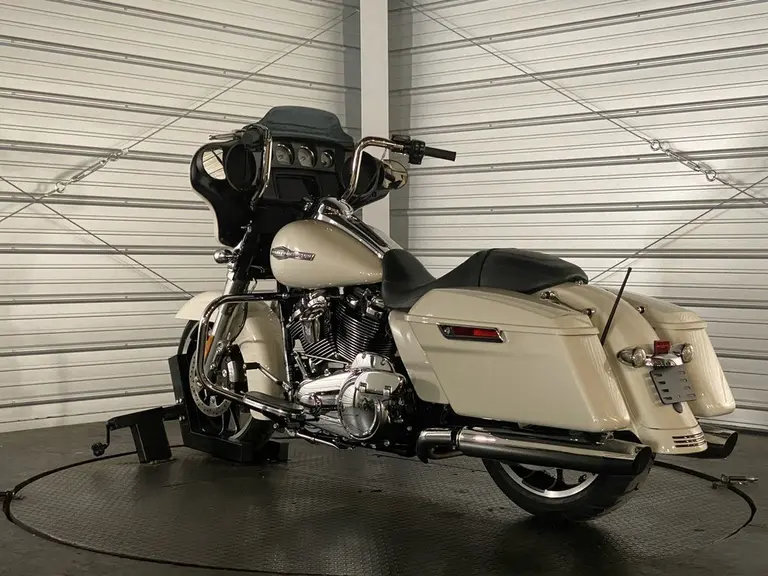 2022 Harley-Davidson Street Glide