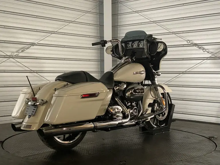 2022 Harley-Davidson Street Glide