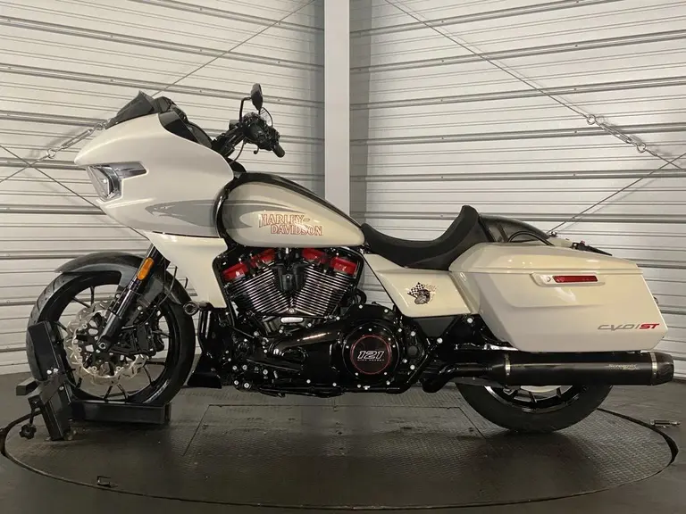 2024 Harley-Davidson CVO Road Glide ST photo 2